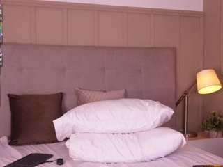 cinnamonafrodit, female webcam model,  years old, on live webcam