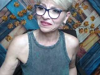 ellabonito's CamSoda show and profile