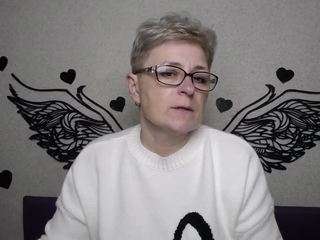 emiliagree live cam profile