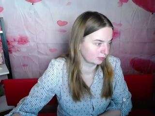 freyadak's CamSoda show and profile