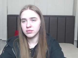 laurahlot's CamSoda show and profile