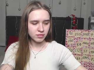 laurahlot's CamSoda show and profile