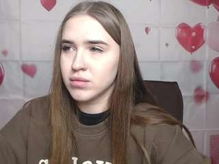 laurahlot's CamSoda show and profile