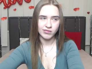 laurahlot's CamSoda show and profile