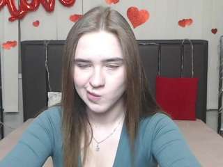 laurahlot's CamSoda show and profile