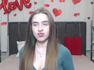 laurahlot's CamSoda show and profile