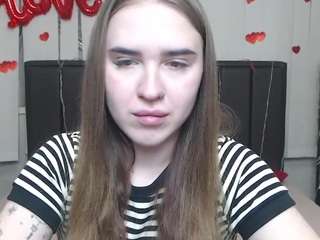 laurahlot's CamSoda show and profile