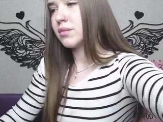 laurahlot's CamSoda show and profile