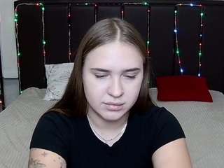 LauraHlot live cam preview