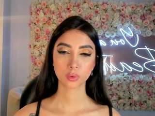 valeriavelvet Live Webcam on CamSoda