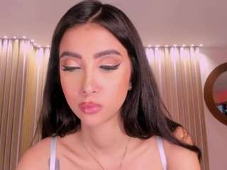 Questo modello è in diretta ora. valeriavelvet