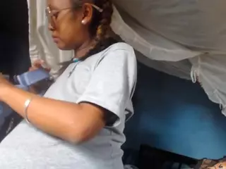 goddessmia777's Live Sex Cam Show