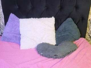 emmygomez's CamSoda show and profile