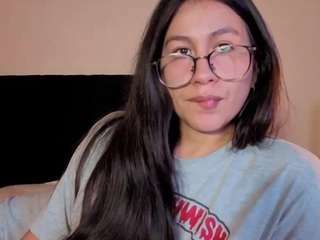 le modèle emmygomez est en webcam porno dans un show sur le site camsoda, il possède les tags suivants: anal,lingerie,young adult,toys,tease,tattoos,squirter,skinny,sexy,ohmibod,nature,natural,naked,massage,anal-toys,lovense,hairy pussy,creampie,ass,asshole