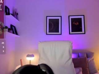 sheyla-hills's live room