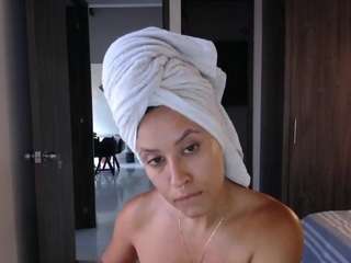 le modèle amyharloww est en webcam porno dans un show sur le site camsoda, il possède les tags suivants: athletic,pussy,lush,massage,middle aged,naked,natural,nature,no drinking,normal,oil,role-play,lingerie,sexy,smoking,spank,squirter,thong,tiny tits,toys