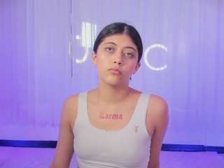 corinne-benson Live Webcam on CamSoda