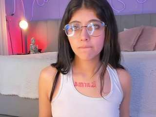 Curvy Corinne live cam