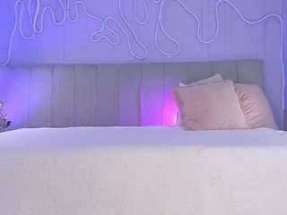Curvy Corinne live cam preview