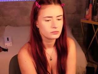 LilyMoonlight live cam preview
