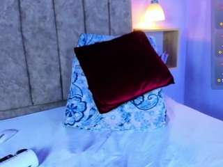 Live webcam model roussans on Soda Cams