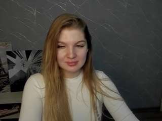 lilywilliamss, female webcam model,  years old, on live webcam
