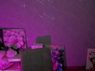 このモデルは現在ライブ中です。 lilywilliamss