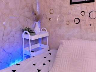 le modèle mia-gothzx est en webcam porno dans un show sur le site camsoda, il possède les tags suivants: anal,ass,tease,tattoos,solo,no smoking,no drinking,natural,lovense,living room,toys,full-nudity,flashing,fingering,control,brown eyes,blowjob,black hair,bj,bedroom