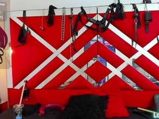 The submissive Kathia