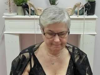 irislust's CamSoda show and profile