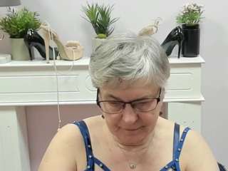 irislust's CamSoda show and profile