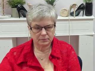 irislust, female webcam model,  years old, on live webcam