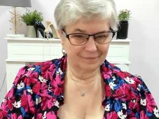 irislust's CamSoda show and profile