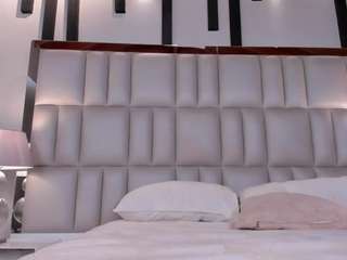 Savannah Storm live webcam show