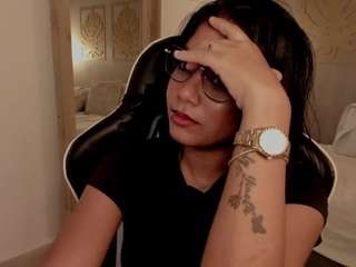 caro03x's CamSoda show and profile