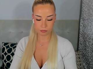 이 모델은 현재 라이브 중입니다. kristymiss