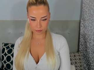 Acest model este live acum. kristymiss