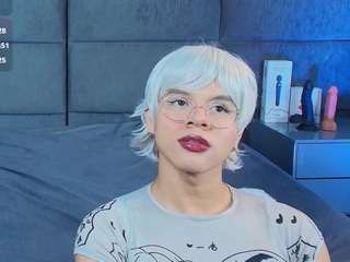 valentino-moon's CamSoda show and profile