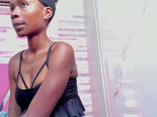 alana-roos's CamSoda show and profile