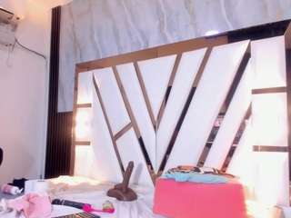 lola-hornei Live Webcam on CamSoda