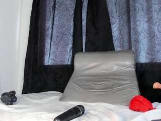 MARA-THOMPSONN live webcam show