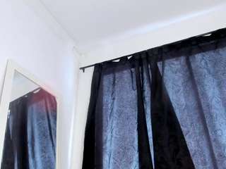 MARA-THOMPSONN live webcam show
