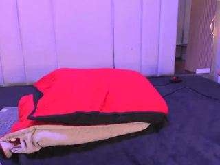 ivannabellini01's CamSoda show and profile