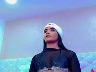 alanna-dollsx's CamSoda show and profile