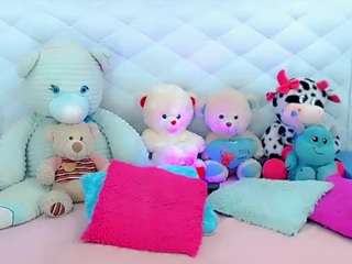 alanna-dollsx Live Webcam on CamSoda