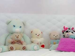 alanna-dollsx Live Webcam on CamSoda