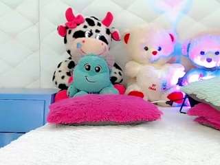 alanna-dollsx Live Webcam on CamSoda