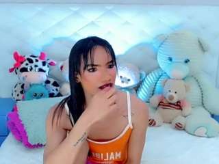 le modèle alanna-dollsx est en webcam porno dans un show sur le site camsoda, il possède les tags suivants: anal-toys,average,big cock,black hair,brown eyes,colombia,drinking,tattoos,blonde hair,brown hair,hd,latina,small tits