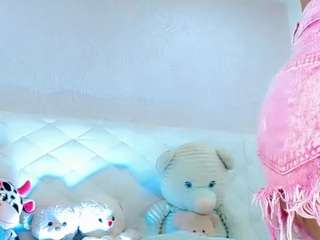 alanna-dollsx's CamSoda show and profile