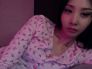 lunytang's CamSoda show and profile